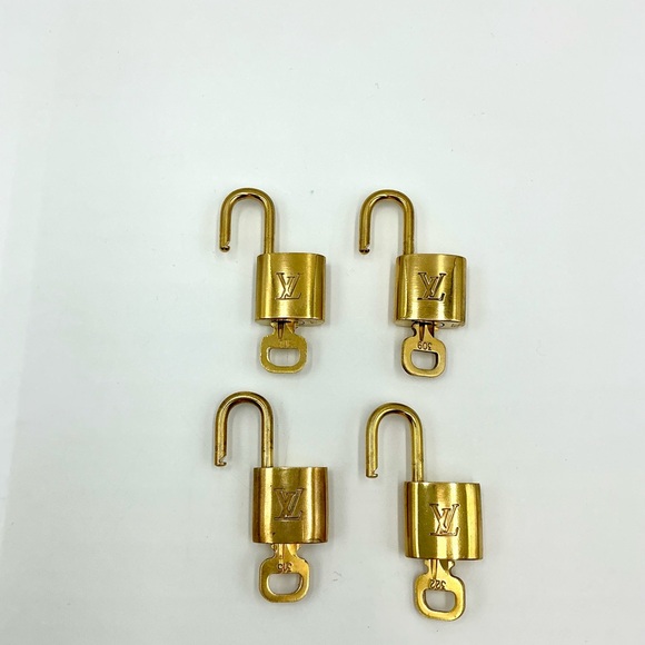 Louis Vuitton Lock and Key 🔐- Select 1 - Picture 3 of 3